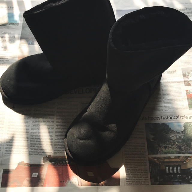 UGG(アグ)のUGG 黒 ショート 27cm メンズの靴/シューズ(ブーツ)の商品写真