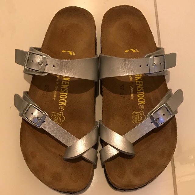 BIRKENSTOCK(ビルケンシュトック)の⭐️y.y様専用⭐️《美品》ビルケンシュトック サンダル シルバー レディースの靴/シューズ(サンダル)の商品写真