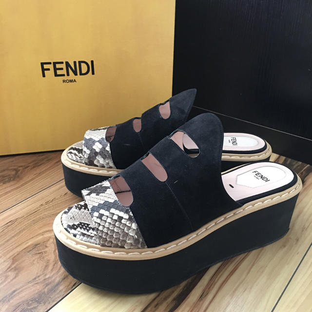FENDI - フェンディ サンダルの通販 by amber｜フェンディならラクマ