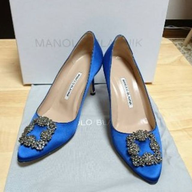 MANOLO BLAHNIK(マノロブラニク)の12時まで値下げ!マノロブラニク　ハンギシ　ロイヤルブルー　24.5　 レディースの靴/シューズ(ハイヒール/パンプス)の商品写真