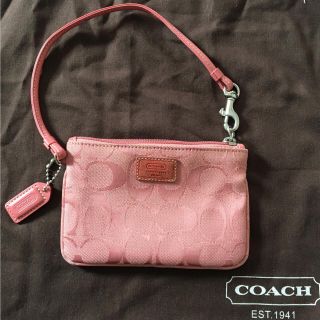 コーチ(COACH)のコーチ リストレット シグネチャー柄 - ピンク (ポーチ)