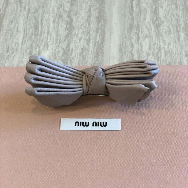 MIU MIU - 【MiuMiu/ミュウミュウ】ピンクベージュ☆リボン MIU MIU - 【MiuMiu/ミュウミュウ】ピンクベージュ☆リボン