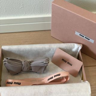 miumiu リボンバレッタ