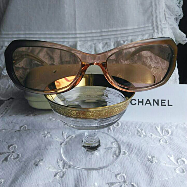 CHANEL(シャネル)のCHANELサングラス/キルティング/三越購入 レディースのファッション小物(サングラス/メガネ)の商品写真