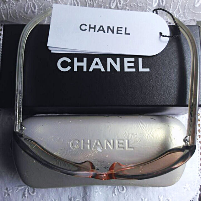 CHANEL(シャネル)のCHANELサングラス/キルティング/三越購入 レディースのファッション小物(サングラス/メガネ)の商品写真