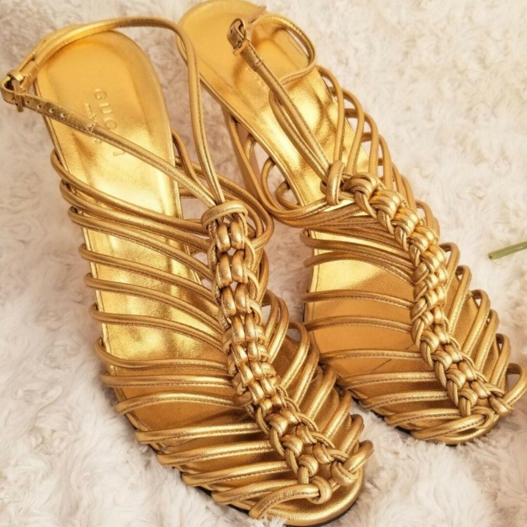 お値下げ《美品》GUCCIゴールドサンダル-