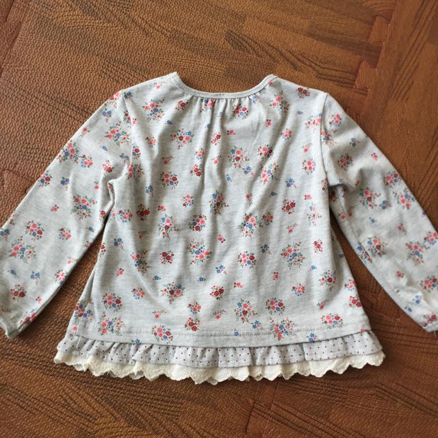 西松屋(ニシマツヤ)の女児Aラインカットソー 95 キッズ/ベビー/マタニティのキッズ服女の子用(90cm~)(Tシャツ/カットソー)の商品写真