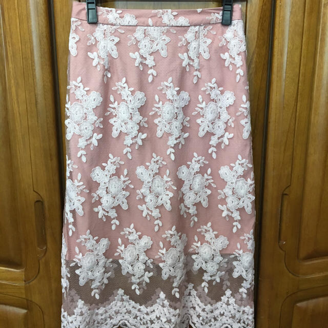 MERCURYDUO(マーキュリーデュオ)の刺繍レースタイトスカート レディースのスカート(ひざ丈スカート)の商品写真