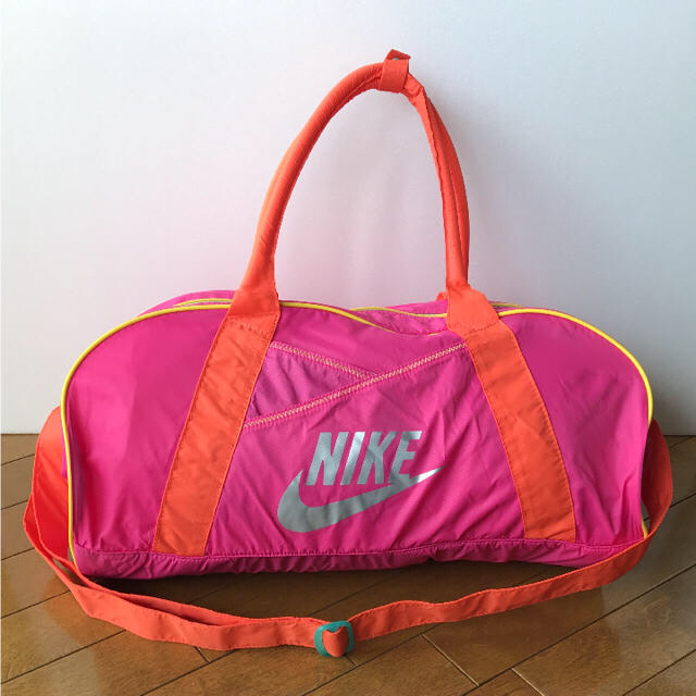 NIKE(ナイキ)のNIKE 超軽量 スポーツバッグ 1〜2泊の旅行 合宿 キャンプ ジム通い レディースのバッグ(ボストンバッグ)の商品写真