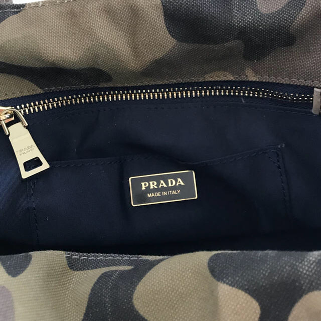 PRADA(プラダ)の❣️プラダ  カナパ ❣️ 希少 カモフラ柄  Ｓサイズ レディースのバッグ(ショルダーバッグ)の商品写真