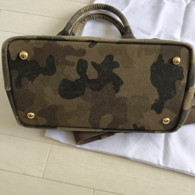 PRADA(プラダ)の❣️プラダ  カナパ ❣️ 希少 カモフラ柄  Ｓサイズ レディースのバッグ(ショルダーバッグ)の商品写真