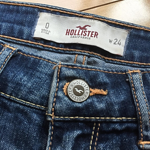 Hollister(ホリスター)のホリスター⋆膝丈デニム⋆サイズ0/24インチ レディースのパンツ(デニム/ジーンズ)の商品写真