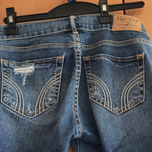 Hollister(ホリスター)のホリスター⋆膝丈デニム⋆サイズ0/24インチ レディースのパンツ(デニム/ジーンズ)の商品写真