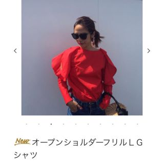 ザラ(ZARA)のバースデーバッシュ オープンオフショルダーフリルシャツ 赤(カットソー(半袖/袖なし))