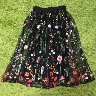 マジェスティックレゴン(MAJESTIC LEGON)の春🌷花柄刺繍チュールスカート(ひざ丈スカート)