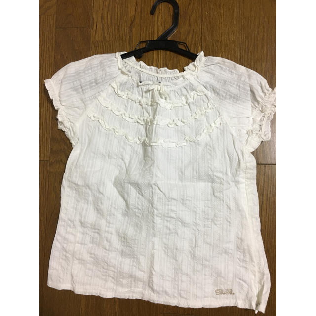 BeBe(ベベ)のBEBEシャツ キッズ/ベビー/マタニティのキッズ服女の子用(90cm~)(Tシャツ/カットソー)の商品写真