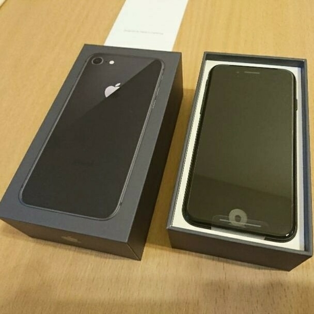 au iPhone8 64G スペースグレイ SIMロック解除済み