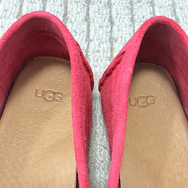 UGG(アグ)の★最終セール★UGG リボンスリッポン モカシン レディースの靴/シューズ(スリッポン/モカシン)の商品写真