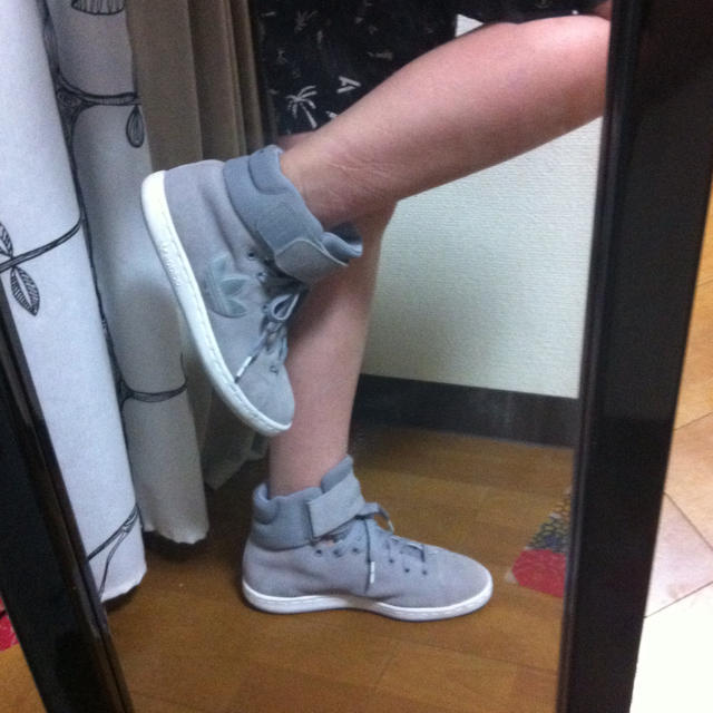 adidas(アディダス)のアディダス♡グレーハイカットシューズ‼ レディースの靴/シューズ(スニーカー)の商品写真
