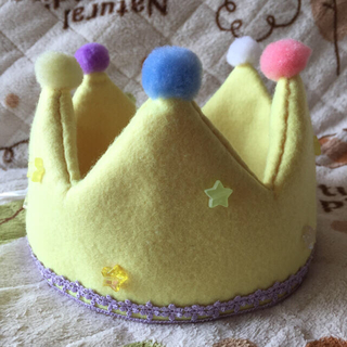 ☆送料込み☆ベビークラウン☆赤ちゃんのフェルトの王冠(帽子)