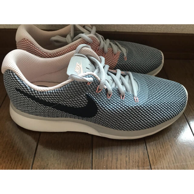 NIKE(ナイキ)の[ナイキ] スニーカー NIKE タンジュン 24.5㎝ レディースの靴/シューズ(スニーカー)の商品写真