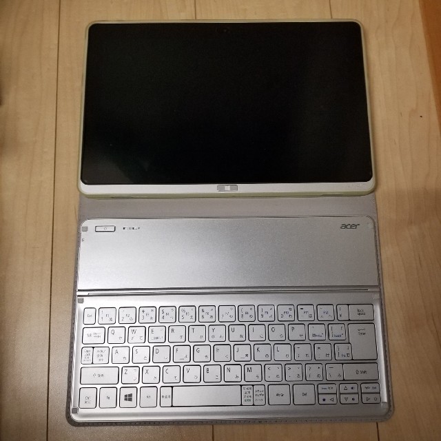 Acer(エイサー)のタブレットPC acer iconia w700-2 スマホ/家電/カメラのPC/タブレット(タブレット)の商品写真