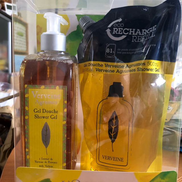 L'OCCITANE(ロクシタン)のロクシタン  激レアセット バックとシャワージェル コスメ/美容のボディケア(ボディソープ/石鹸)の商品写真