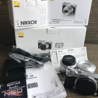 ニコン(Nikon)の美品!ニコン1 j5☆ダブルレンズキット 単焦点 Nikon シルバー(ミラーレス一眼)