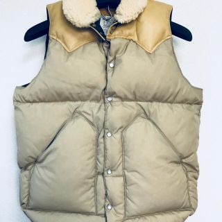 ロッキーマウンテンフェザーベッド(Rocky Mountain Featherbed)のロッキーマウンテンフェザーベッド ダウンベスト ベージュ 新品(ダウンベスト)