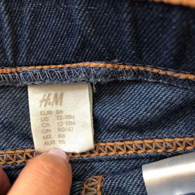 H&M(エイチアンドエム)のベビー デニム キッズ/ベビー/マタニティのベビー服(~85cm)(パンツ)の商品写真