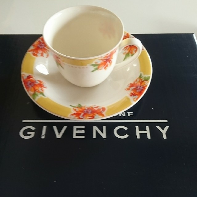 GIVENCHY(ジバンシィ)のGIVENCHY コーヒーカップセット インテリア/住まい/日用品のキッチン/食器(グラス/カップ)の商品写真