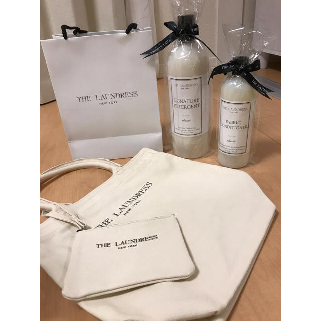 BARNEYS NEW YORK(バーニーズニューヨーク)の45%OFF！！ THE LAUNDRESS ギフトセット トートバッグ付き インテリア/住まい/日用品の日用品/生活雑貨/旅行(洗剤/柔軟剤)の商品写真