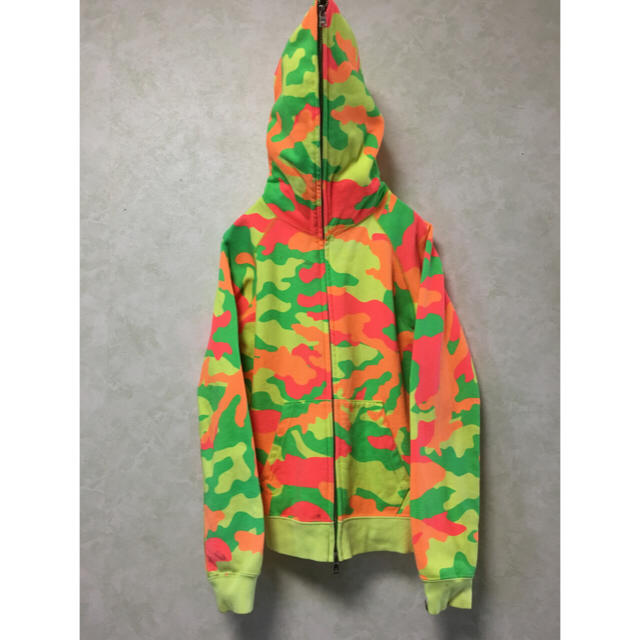 A BATHING APE(アベイシングエイプ)のAPE エイプ パーカー カモフラ レディースのトップス(パーカー)の商品写真