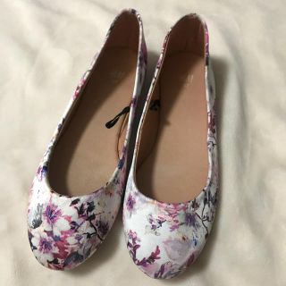 エイチアンドエム(H&M)のH&M 花柄フラットパンプス(ハイヒール/パンプス)