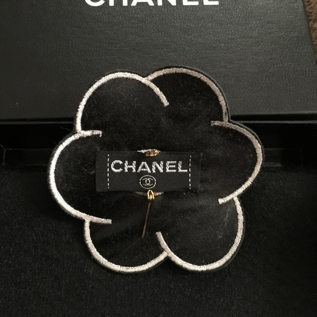 CHANEL(シャネル)のCHANELブローチ レディースのアクセサリー(ブローチ/コサージュ)の商品写真