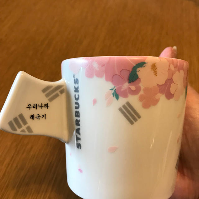 Starbucks Coffee(スターバックスコーヒー)のスターバックス、マグカップ 韓国 キッズ/ベビー/マタニティの授乳/お食事用品(マグカップ)の商品写真