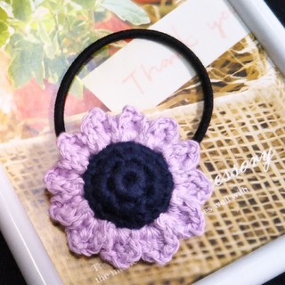 ハンドメイド マーガレットのヘアゴム 花 フラワー すみれ シュシュ 手編み 紫(ヘアアクセサリー)