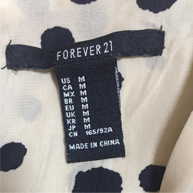 FOREVER 21(フォーエバートゥエンティーワン)のForever21 ノースリーブトップス レディースのトップス(シャツ/ブラウス(半袖/袖なし))の商品写真