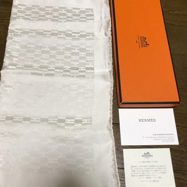 Hermes(エルメス)のエルメス チーフ 白 スカーフ レディースのファッション小物(バンダナ/スカーフ)の商品写真