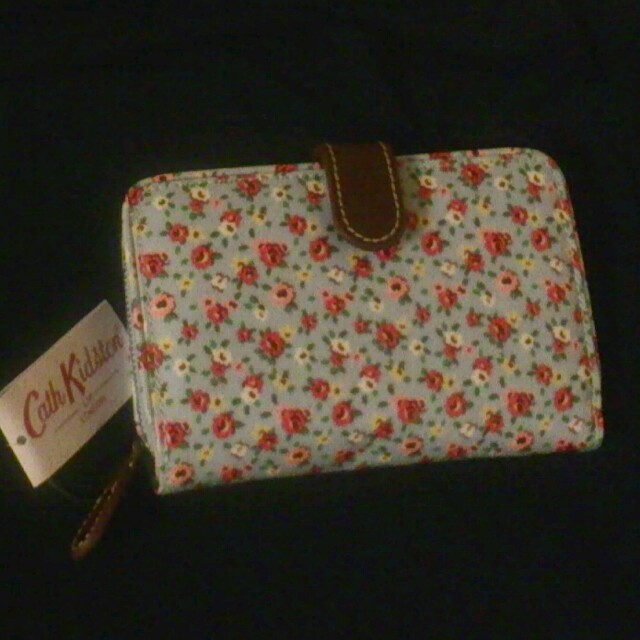 Cath Kidston(キャスキッドソン)の★未使用★キャスキッドソン花柄財布 レディースのファッション小物(財布)の商品写真