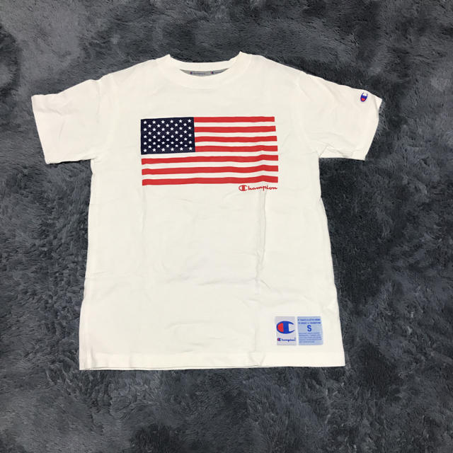 Champion(チャンピオン)のchampion アメリカ国旗 Tシャツ レディースのトップス(Tシャツ(半袖/袖なし))の商品写真