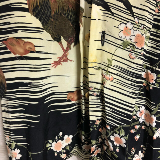 東洋エンタープライズ(トウヨウエンタープライズ)のマカナレイ シルク 鶏と桜 ブラック メンズのトップス(シャツ)の商品写真