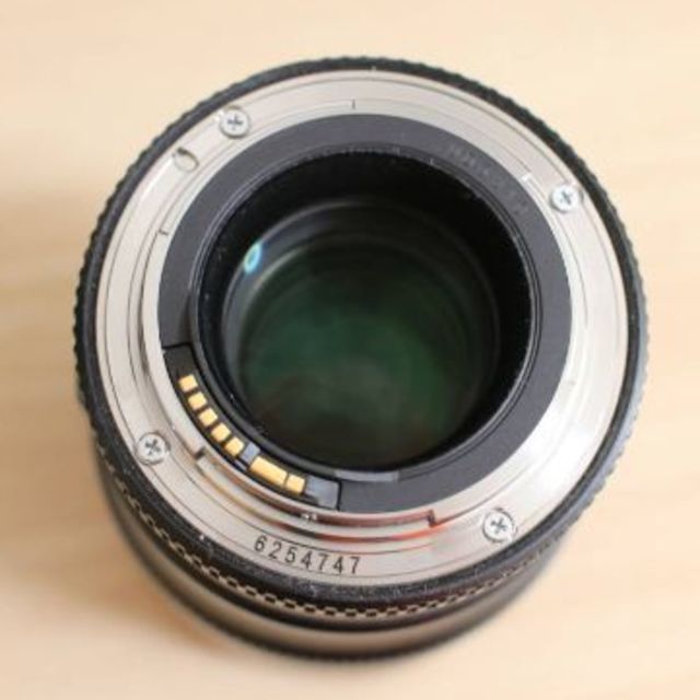 Canon(キヤノン)の【新品級】Canon EF100mm f2.8L マクロ IS USM おまけ スマホ/家電/カメラのカメラ(レンズ(単焦点))の商品写真