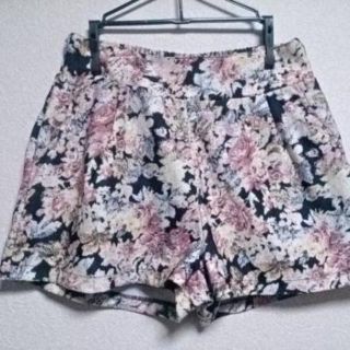 マジェスティックレゴン(MAJESTIC LEGON)の美品☆花柄ショートパンツ★マジェスティックレゴン★majestic legon★(ショートパンツ)