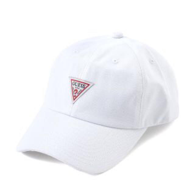 GUESS(ゲス)のguess 白キャップ レディースの帽子(キャップ)の商品写真