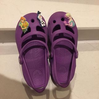 クロックス(crocs)のkick2021様専用クロックスサンダル☆パープルアナ雪c9(16.5㎝)(サンダル)
