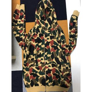 アベイシングエイプ(A BATHING APE)の専用A BATHING APE迷彩パーカー(パーカー)