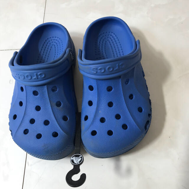 crocs(クロックス)のクロックス19cm ブルー サンダル キッズ/ベビー/マタニティのキッズ靴/シューズ(15cm~)(サンダル)の商品写真