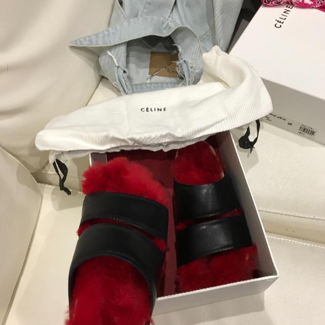 celine(セリーヌ)のセリーヌ ファーサンダル レディースの靴/シューズ(サンダル)の商品写真