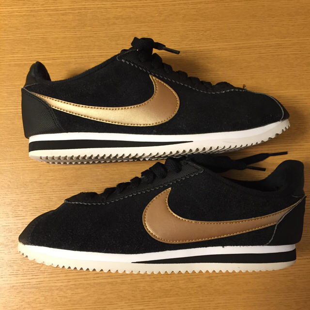 NIKE(ナイキ)のNIKE クラッシック コルテッツ  スエード 黒 レディースの靴/シューズ(スニーカー)の商品写真